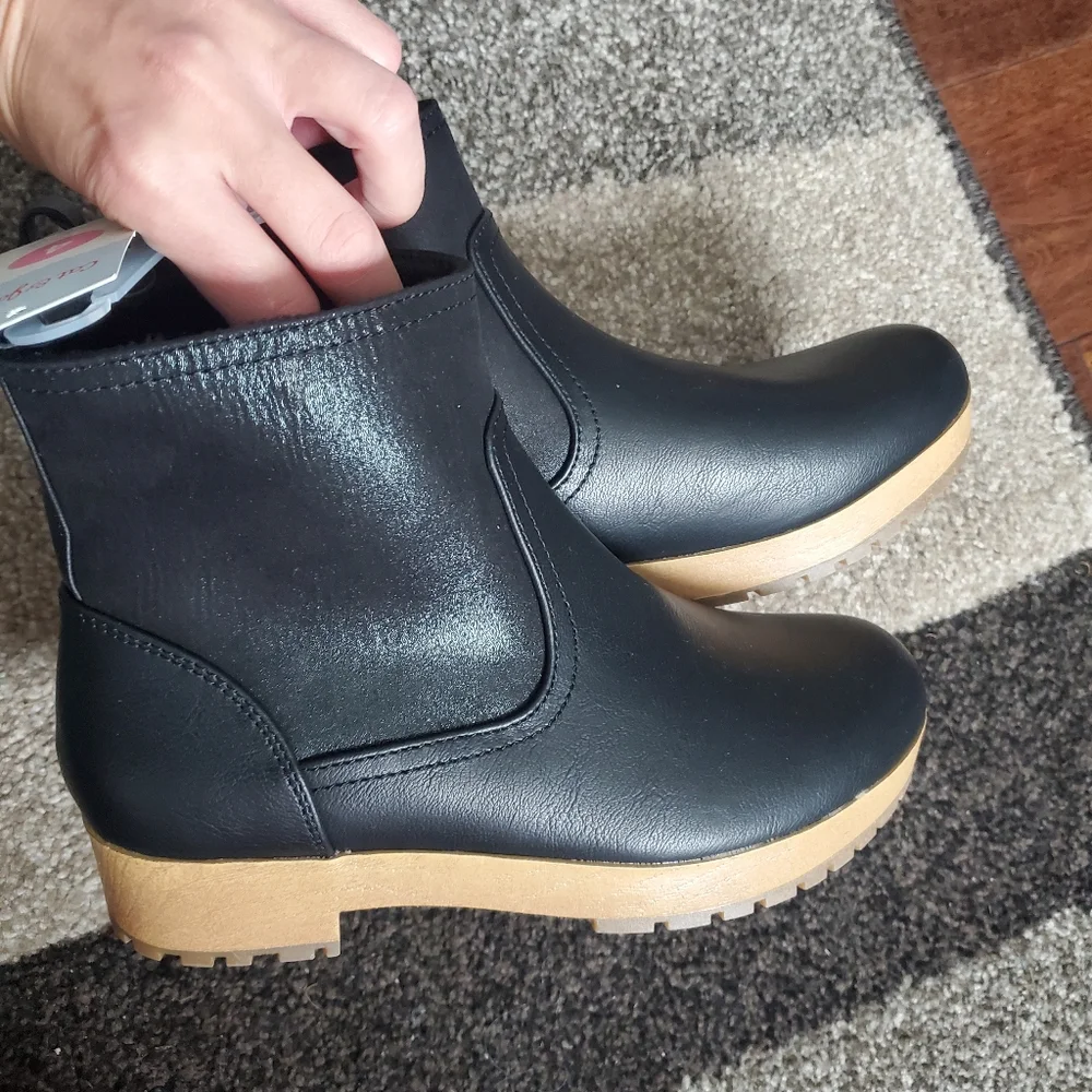 Boots black with tan soles  size 4 youth new by cat& Jack